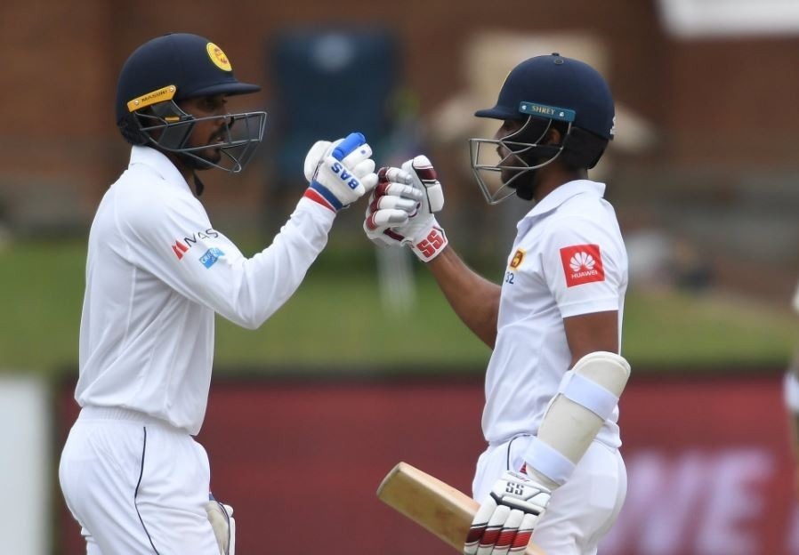 savssl unbeaten fifties from oshada fernando and kusal mendis on the third morning help the visitors register their first ever test series victory in south africa SAvsSL: 2-0 से सीरीज़ जीत के साथ दक्षिण अफ्रीका को उसके घर में हराने वाला पहला एशियाई देश बना श्रीलंका