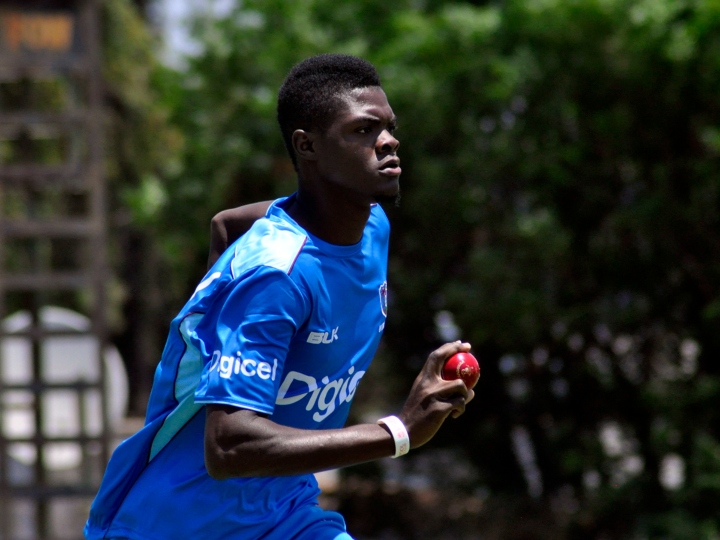 rcb vs mi mumbai indians bring in alzarri joseph for injured adam milne IPL 2019: एडम मिल्ने की जगह मुंबई इंडियंस में शामिल हुए वेस्टइंडीज़ के अल्जारी जोसफ