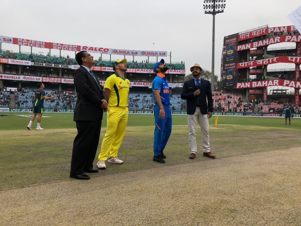 India vs Australia 5th ODI TOSS: निर्णायक मुकाबले में ऑस्ट्रेलिया क्रिकेट टीम ने टॉस जीतकर चुनी पहले बल्लेबाजी India vs Australia 5th ODI TOSS: निर्णायक मुकाबले में ऑस्ट्रेलिया क्रिकेट टीम ने टॉस जीतकर चुनी पहले बल्लेबाजी