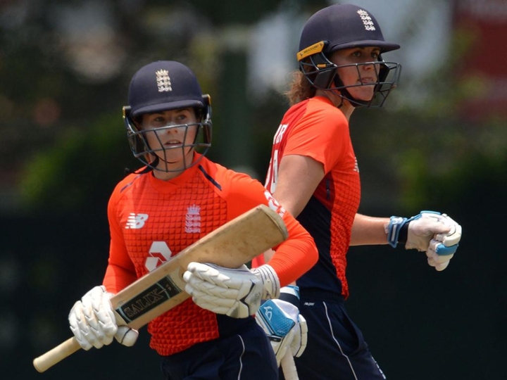 महिला क्रिकेट: इंग्लैंड ने 3-0 से टी-20 सीरीज़ पर किया कब्ज़ा, आखिरी मुकाबले में श्रीलंका को 96 रनों से हराया