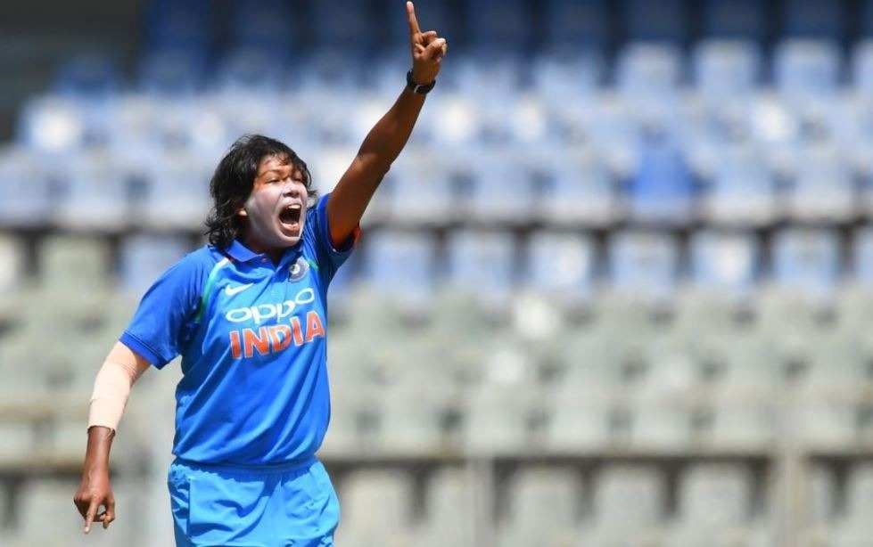 jhulan goswami rises to top of icc womens odi rankings आईसीसी वनडे गेंदबाजी रैंकिंग में पहले स्थान पर पहुंची झूलन गोस्वामी