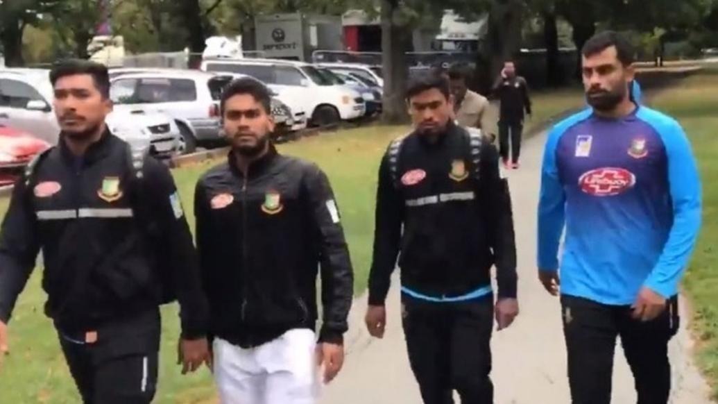 bangladesh cricket team escape from shooting at christchurch mosque न्यूज़ीलैंड में हुई गोलीबारी में बाल-बाल बची बांग्लादेशी क्रिकेट टीम, तमीम इकबाल ने ट्वीट कर कहा, 'सभी सुरक्षित'