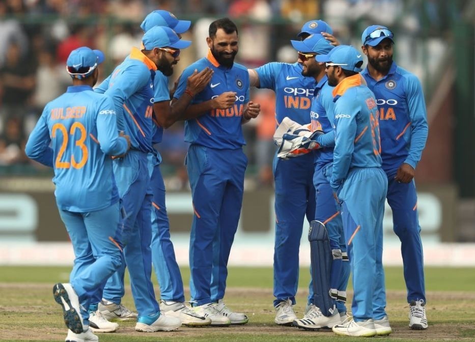 5th odi ind vs aus india have fought back well after usman khawajas century to restrict the visitors to 2729 5th ODI Ind vs Aus: भारतीय गेंदबाज़ों ने अंत में कसी लगाम लेकिन फिर भी ख्वाजा के शतक से ऑस्ट्रेलिया ने बनाए 272 रन