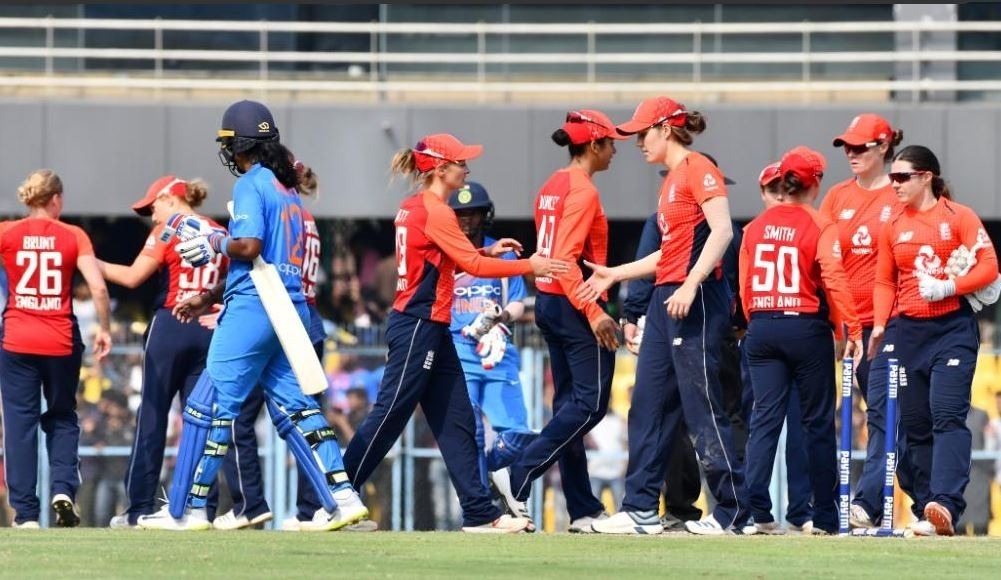 indw vs engw england have sealed the t20i series in india 2 0 with one game to go INDW vs ENGW: दूसरे टी-20 मैच में भारत को पांच विकेट से हराकर इंग्लैंड ने सीरीज में बनाई 2-0 की अजेय बढ़त