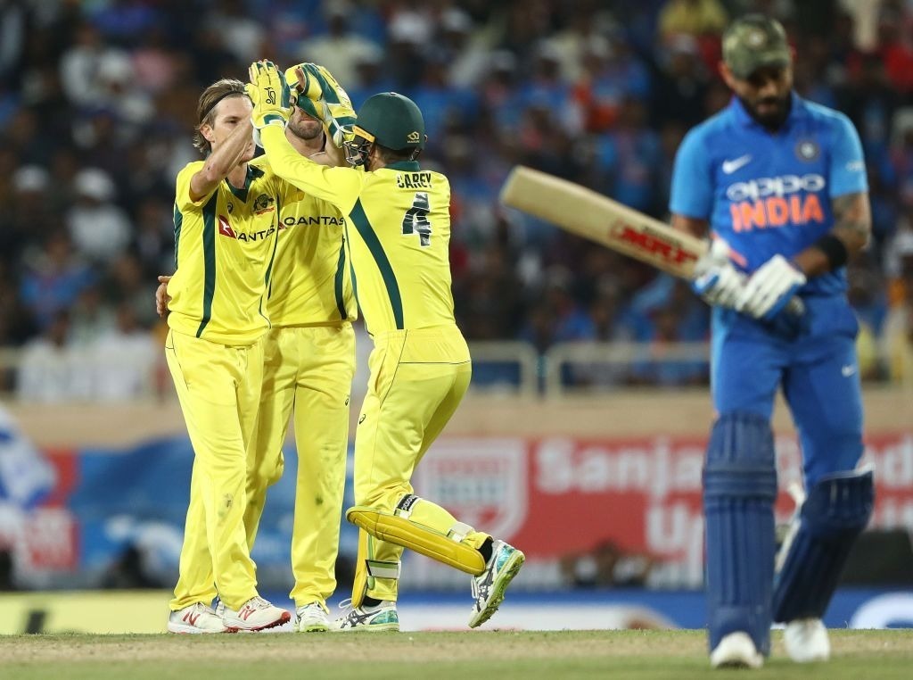 3rd odi india vs australia australia beat india by 37 runs in 3rd odi at ranchi 3rd ODI India vs Australia: विराट के शतक के बावजूद 32 रनों से हारा भारत, ऑस्ट्रेलिया की सीरीज़ में वापसी