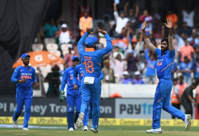 ind vs aus jasprit bumrah is champion bowler says virat kohli after 2nd odi against australia IND vs AUS: दूसरे वनडे में जीत के बाद कप्तान कोहली ने बुमराह को बताया चैम्पियन