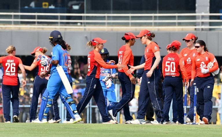 पहले टी-20 मुकाबले में इंग्लैंड ने भारतीय महिला क्रिकेट टीम को 41 रन से हराया