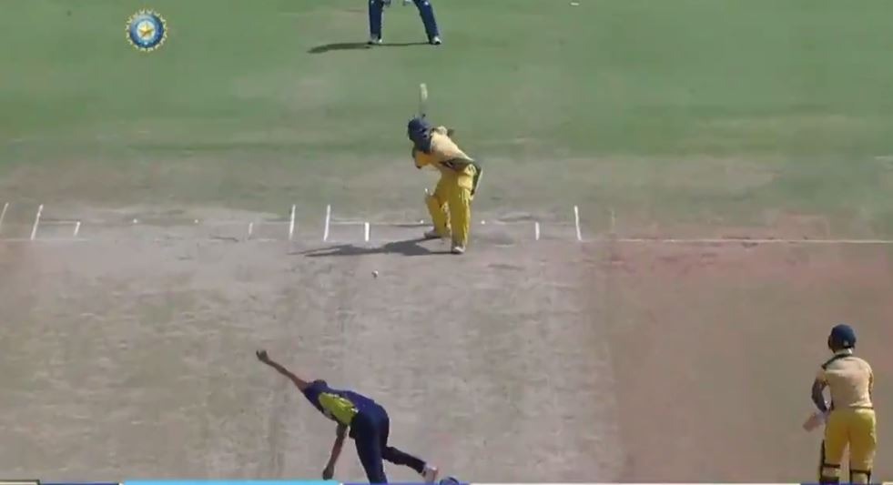 महाराष्ट्र और रेलवे के बीच खेले इस मुकाबले में महाराष्ट्र की टीम ने पहले बल्लेबाज़ी करते हुए 177 रन बनाए. जिसके जवाब में रेलवे की टीम 20 ओवरों में महज़ 155 रन ही बना सकी. इस जीत के साथ ही महाराष्ट्र की टीम फाइनल में भी पहुंच गई.