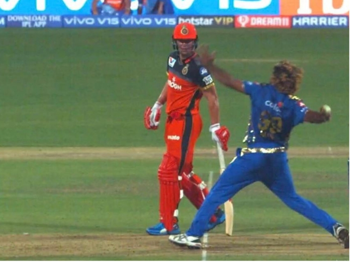 not playing gully cricket furious virat kohli slams umpire for not spotting no ball on final delivery IPL 2019 RCB vs MI: अंपायर की गलती से हारी बैंगलोर की टीम, गुस्से से लाल हुए विराट कोहली