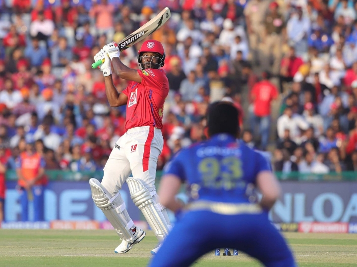 आईपीएल में 300 छक्के जड़ने वाले दुनिया के पहले बल्लेबाज बने क्रिस गेल