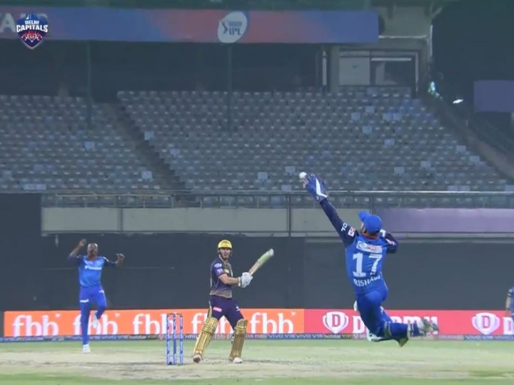 ipl 2019 rishabh pant takes one handed stunner catch of chris lynn IPL 2019: विकेट के पीछे ऋषभ पंत ने लपका शानदार कैच