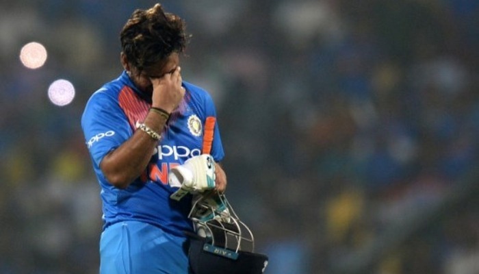 has rishabh pant lost all chances to board the flight to world cup क्या 'वेटिंग लिस्ट' में रह जाएगा ऋषभ पंत का इंग्लैंड जाने का टिकट ?