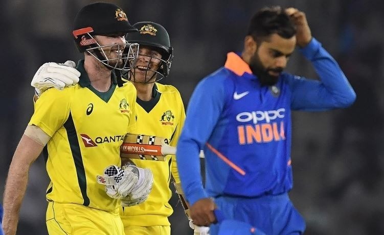 India vs Australia: चौथे वनडे मैच में ऑस्ट्रेलिया ने भारत को चार विकेट से हराकर सीरीज में की 2-2 की बराबरी
