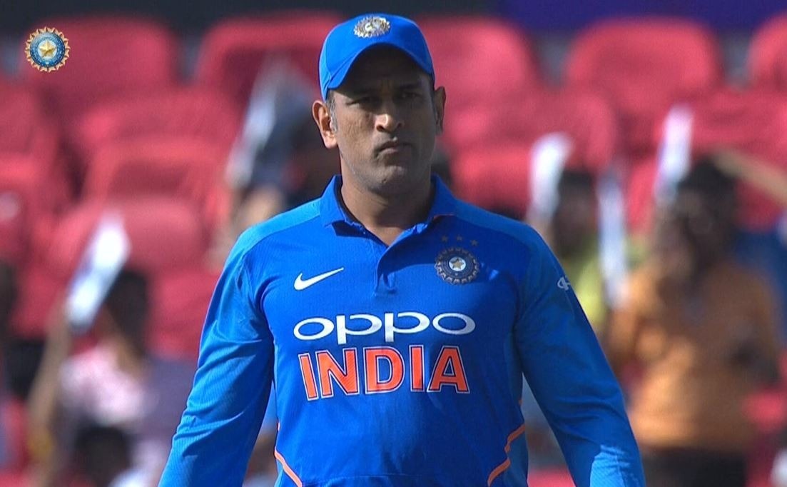 india vs australa ms dhoni falls for fifth golden duck in odi career IND vs AUS 2nd ODI: 9 साल बाद गोल्डन डक के शिकार हुए महेंद्र सिंह धोनी