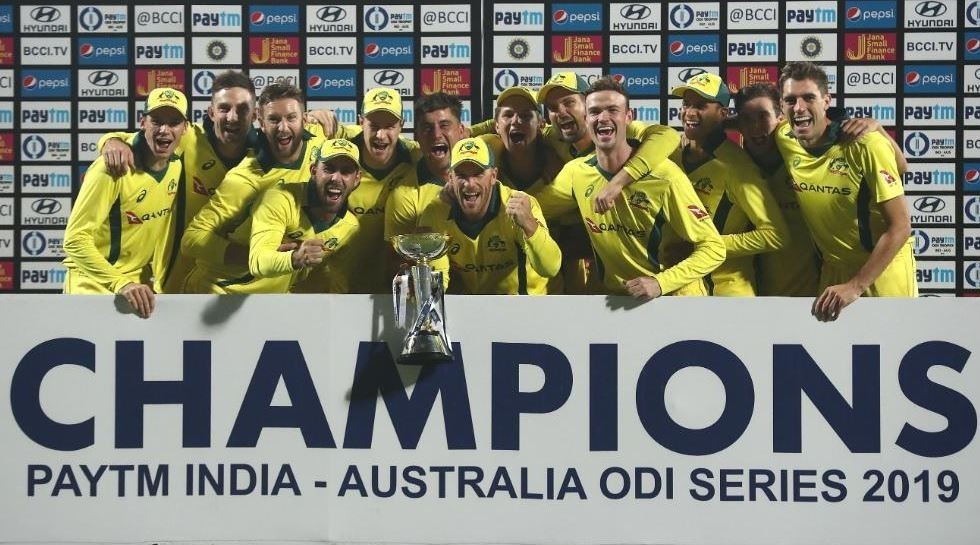 india vs australia india now becomes the only side to lose an odi series on two occasions after leading 2 0 India vs Australia: ऑस्ट्रेलिया ने 35 रनों से आखिरी वनडे जीत 3-2 से सीरीज़ की अपने नाम, विश्वकप से पहले भारत के लिए अशुभ संकेत