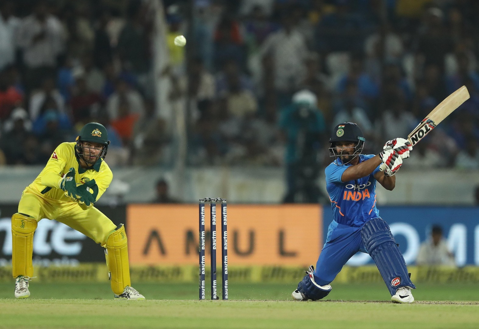 1st odi india vs australia team india beat australia by 6 wickets in first odi at hyderabad 1st ODI India vs Australia: जाधव और धोनी के बीच 141 रनों की साझेदारी से टीम इंडिया की 6 विकेट से जीत