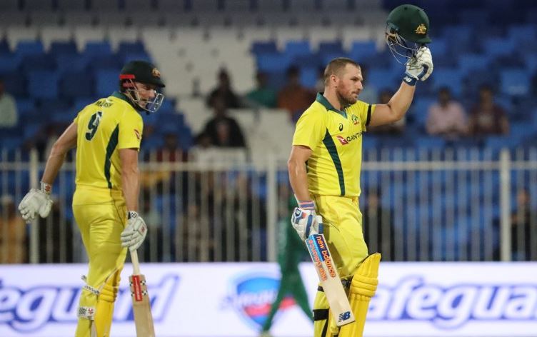 aaron finch becomes first cricketer to notch up 150 in both odi and t20is टी-20 और वनडे फॉर्मेट में 150 रनों की पारी खेलने वाले दुनिया के पहले बल्लेबाज बने एरोन फिंच