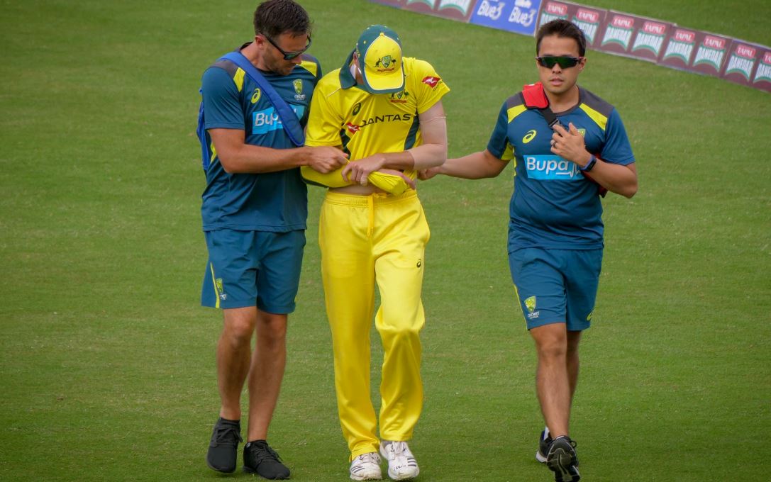 paceman jhye richardson ruled out of second odi after awkward outfield landing AUS vs PAK: दूसरे वनडे मैच में झाय रिर्चडसन को लगी कंधे में चोट, सीरीज से हो सकते हैं बाहर