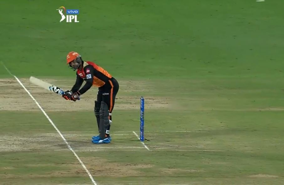 ipl 2019 rashid khan plays ms dhonis signature helicopter shot perfectly IPL 2019: राशिद खान ने किया बल्लेबाजी में कमाल, 'हेलीकॉप्टर' शॉट लगाकर किया सबको हैरान