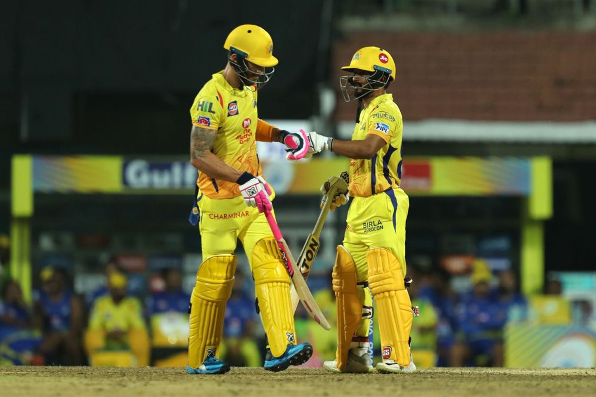 IPL 2019 CSKvsKKR: हार के बाद इन दो खिलाड़ियों को 'मसाज' देना चाहते हैं शाहरुख खान!