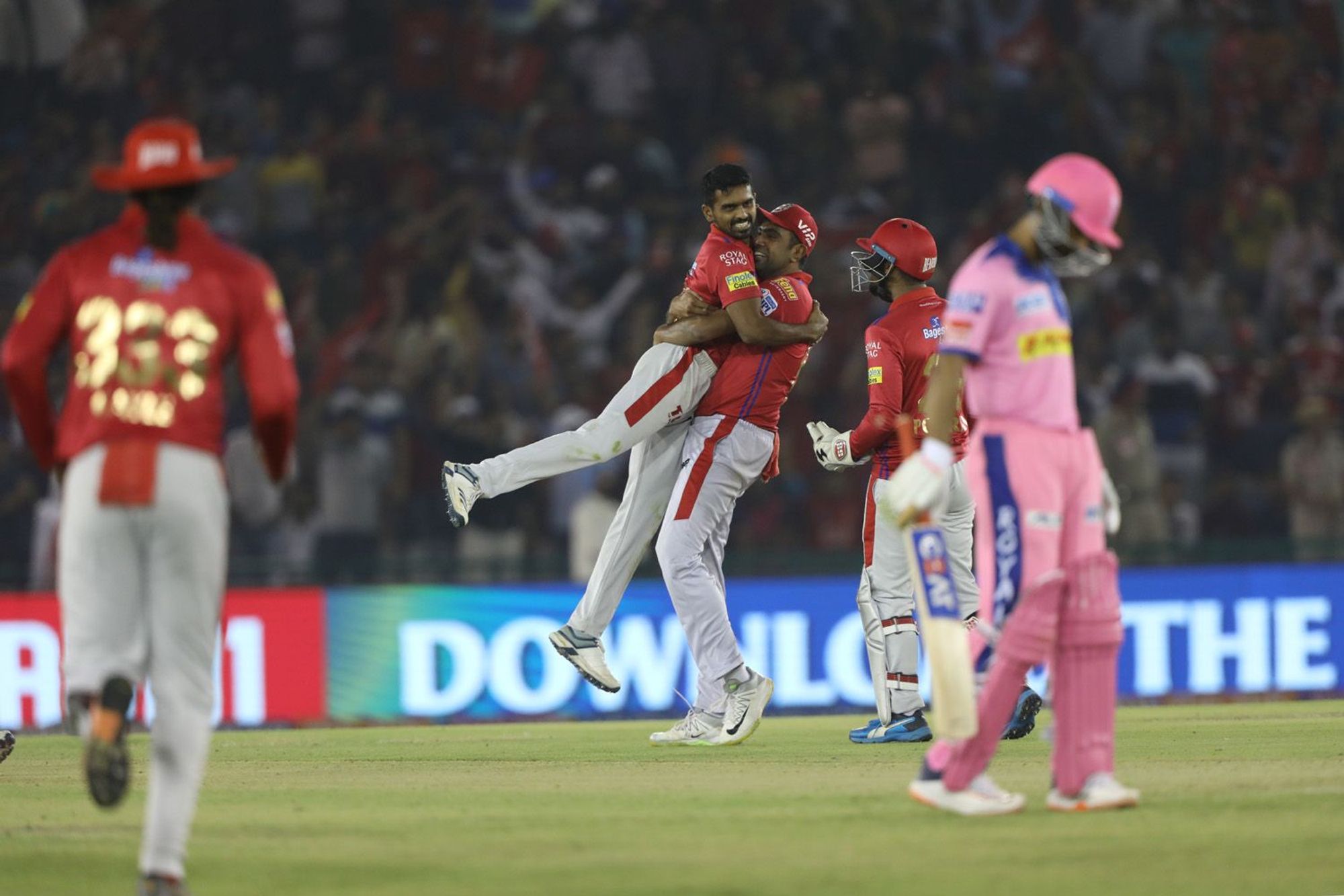 इस वजह से सोशल मीडिया पर लोगों ने रहाणे को खूब ट्रोल किया, आइये देखें क्या बोले राजस्थान के फैंस. 