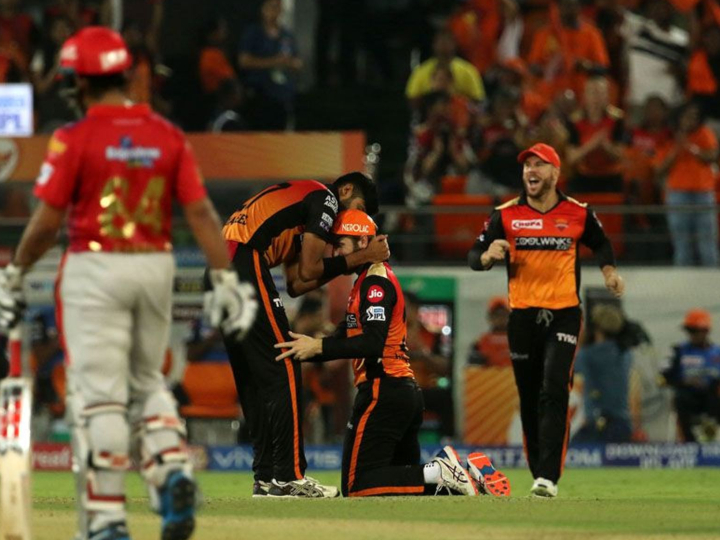 ipl 2019 srh vs kxip sunriser hyderabad beat kings xi punjab by 45 runs SRH vs KXIP: वॉर्नर के तूफान के बाद खलील और राशिद ने किया कमाल, हैदराबाद ने पंजाब को 45 रनों हराया