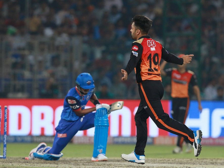 dc vs srh ipl match highlights sunrisers hyderabad stops delhi capitals on 129 runs DC vs SRH: सनराइज़र्स हैदराबाद की शानदार गेंदबाज़ी के आगे पस्त हुई दिल्ली कैपिटल्स, दिया महज़ 130 रनों का लक्ष्य