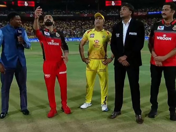 IPL 2019 CSK vs RCB: चेन्नई ने टॉस जीतकर चुनी बल्लेबाज़ी, RCB में डीविलियर्स की वापसी ipl 2019 cskvsrcb ms dhoni calls it right at the toss and elects to bowl first against the rcb IPL 2019 CSK vs RCB: चेन्नई ने टॉस जीतकर चुनी बल्लेबाज़ी, RCB में डीविलियर्स की वापसी