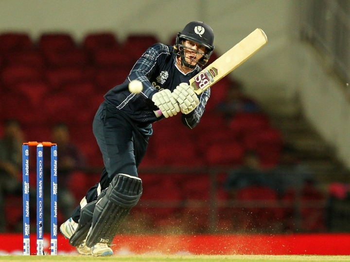 जार्ज मुंसे ने रचा इतिहास, एक ओवर में 6 छक्के के साथ 25 गेंद में पूरा किया शतक