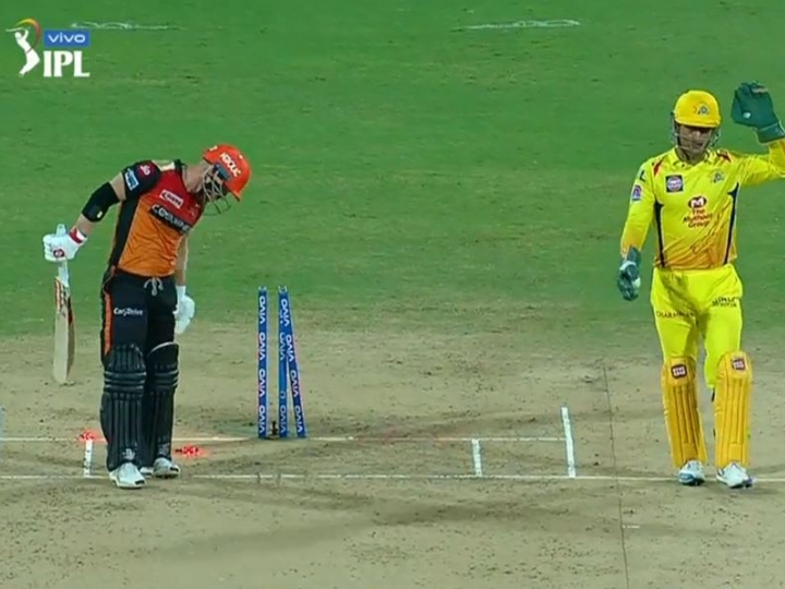 WATCH CSK vs SRH: एमएस धोनी ने एक बार फिर दिखाया 'मैजिकल ग्लव्स' का जलवा