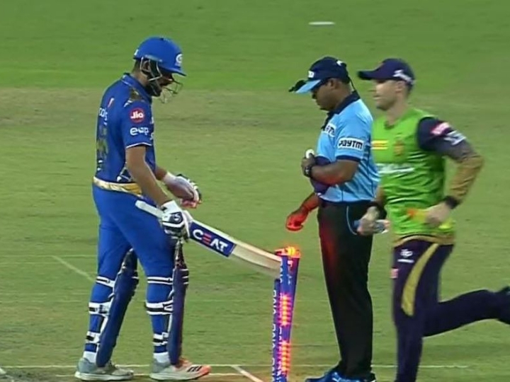 IPL 2019 KKR vs MI: रोहित शर्मा ने स्टम्पस में मारा बैट, लगा फाइन