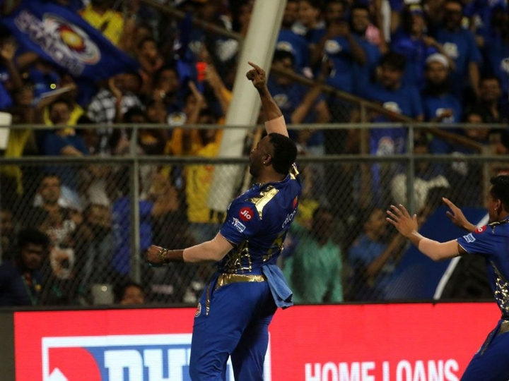 ipl 2019 kieron pollard took one handed stunner against csk to dismiss raina WATCH MI vs CSK: अगर ये कैच नहीं पकड़ी जाती तो बदल सकता था मैच का रुख!