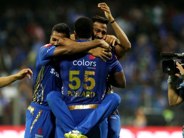 mi vs kxip ipl match highlights mumbai indians beat king xi punjab by 3 wickets MI vs KXIP: केएल राहुल के पहले शतक पर पोलार्ड ने फेरा पानी, आखिरी ओवर के रोमांच के बीच जीता मुंबई