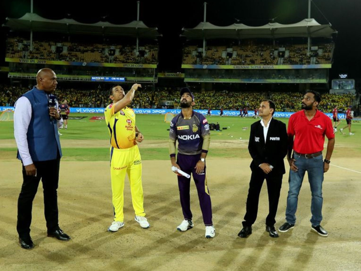 csk vs kkr ipl match toss chennai super kings won the toss and elected to field first CSK vs KKR: कोलकाता के खिलाफ चेन्नई ने टॉस जीतकर चुनी गेंदबाज़ी, बिना किसी बदलाव के खेल रही हैं दोनों टीमें