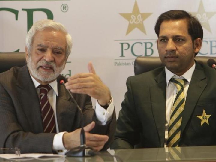 wc 2019 pcb bans wives families from accompanying pakistani cricketers World Cup 2019: विश्वकप में पाकिस्तान के खिलाड़ियों के साथ यात्रा नहीं कर पाएंगी उनकी पत्नियां