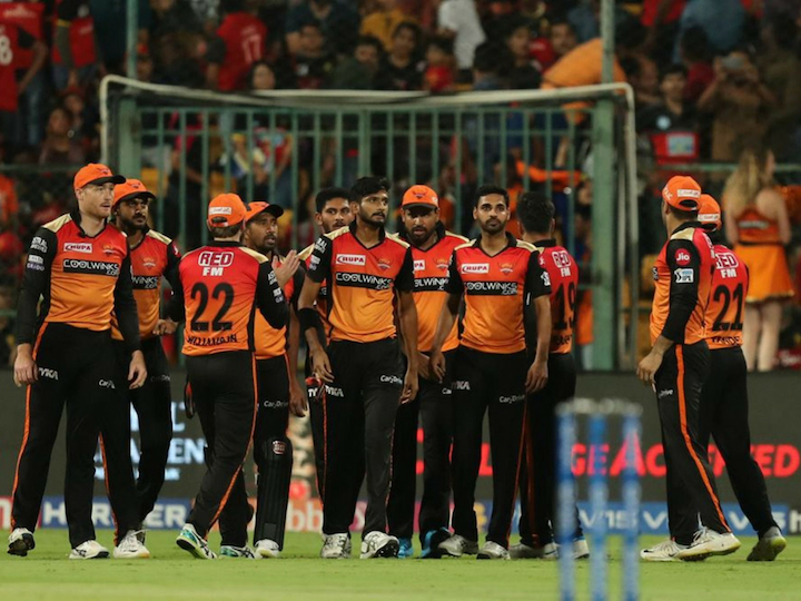 BLOG: हैदराबाद के लिए सबक, मैदान में टीमें जीतती हैं एक-दो खिलाड़ी नहीं