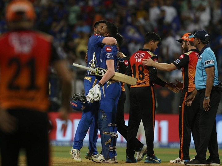 watch mumbai indians win in super over against sunrisers hyderabad WATCH IPL 2019 MI vs SRH: इस तरह सुपरओवर में हार्दिक पांड्या ने मुंबई को दिलाई जीत