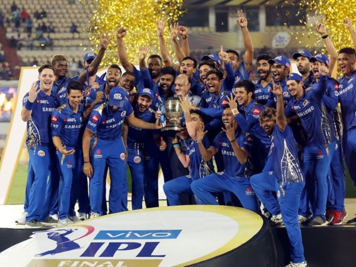 ipl 2019 awards mi win rs 20 crore russell gets rs 20 lakh आईपीएल सीजन-12 में शानदार प्रदर्शन के लिए इन खिलाड़ियों पर हुई पैसों की बारिश