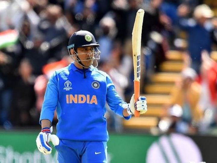 world cup 2019 when dhoni set filding for bangladesh in warm up game World Cup 2019: बल्लेबाजी के दौरान जब बांग्लादेश की फील्डिंग सेट करने लगे धोनी