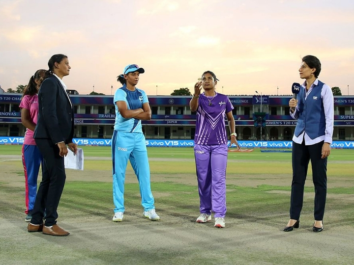 mithali raj wins the toss and elects to bowl first against the supernovas Womens T20 Challenge: सुपरनोवाज़ के खिलाफ मिताली राज ने टॉस जीतकर चुनी गेंदबाज़ी