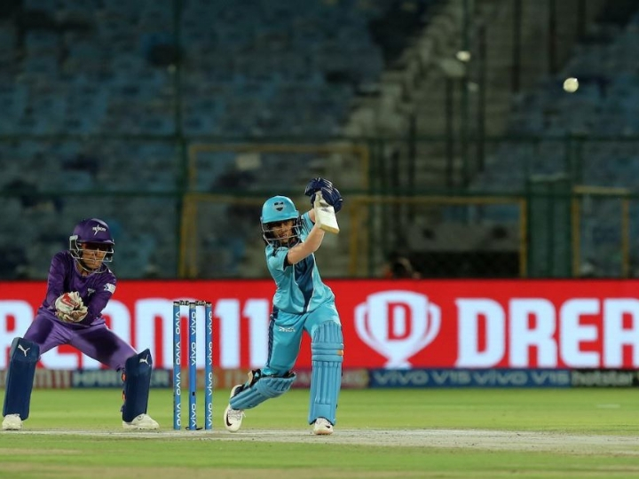 a stupendous knock of 77 by jemimam guides the supernovas to a total of 142 3 Womens T20 Challenge: सुपरनोवाज ने वेलोसिटी को दी 143 रनों की चुनौती