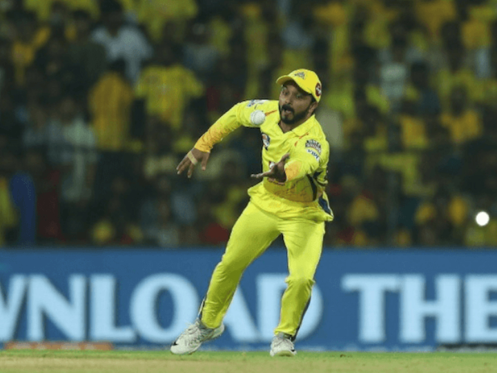 kedar jadhav injured during fielding agains kings xi punjab ahead of world cup 2019 IPL 2019: वर्ल्ड कप टीम में शामिल केदार जाधव के कंधे में लगी चोट, प्लेऑफ से हो सकते हैं बाहर