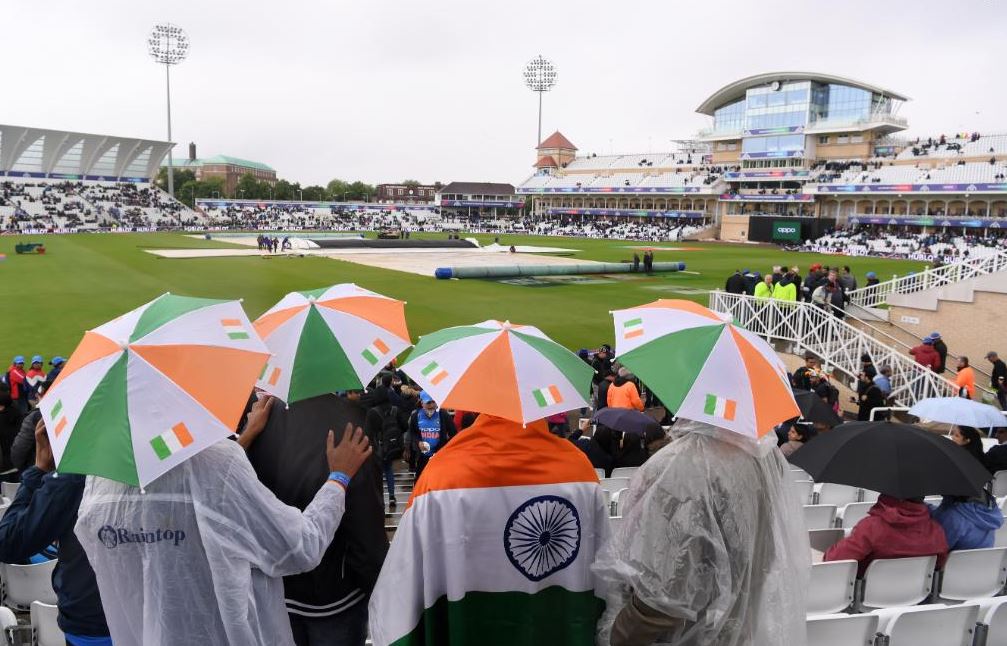 World Cup 2019: बारिश की वजह से भारत-न्यूज़ीलैंड मैच में देरी के बाद फैंस ने सोशल मीडिया पर बनाया मज़ाक