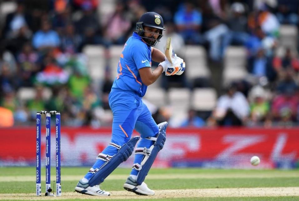 World Cup 2019 INDvPAK: खेली धमाकेदार पारी लेकिन इस रिकॉर्ड से '4 गेंदों' से चूक गए रोहित शर्मा