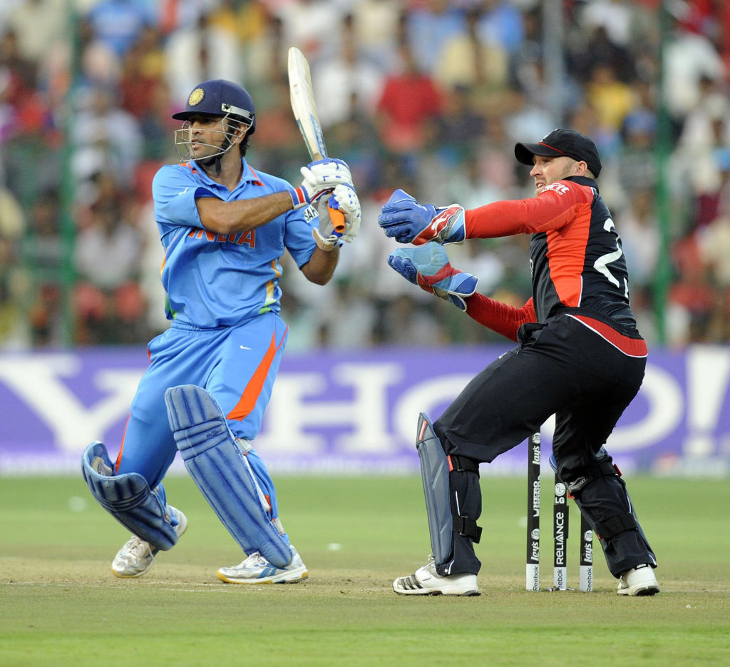 वनडे क्रिकेट की शुरुआत से भारत और इंग्लैंड के बीच कुल 99 टक्कर हुई है, जिसमें से इंग्लैंड की टीम आगे रही है और उन्होंने 53 मुकाबले अपने नाम किए हैं.