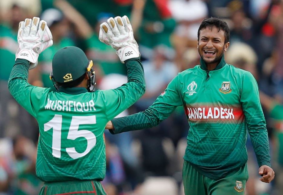 मौजूदा टूर्नामेंट में 32 वर्षीय शाकिब ने छह मैचों में 476 रन बनाए हैं. इसी के साथ उन्होंने 10 विकेट भी लिए हैं. एक विश्व कप में किसी अन्य खिलाड़ी ने 400 से अधिक रन बनाते हुए 10 विकेट नहीं लिए हैं.