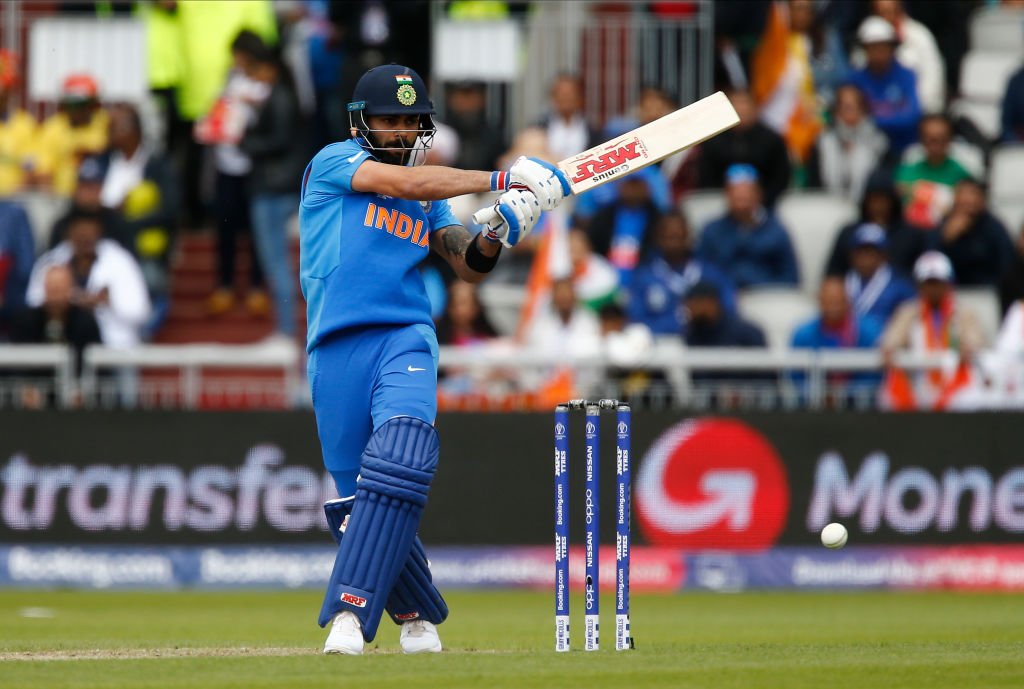 विराट कोहली अगर आज 104 रन बना लेते हैं तो वो अंतराष्ट्रीय क्रिकेट में सबसे तेज़ 20,000 रन बनाने वाले बल्लेबाज़ बन जाएंगे. इससे पहले ये रिकॉर्ड सचिन तेंदुलकर और ब्रायन लारा के नाम है. 