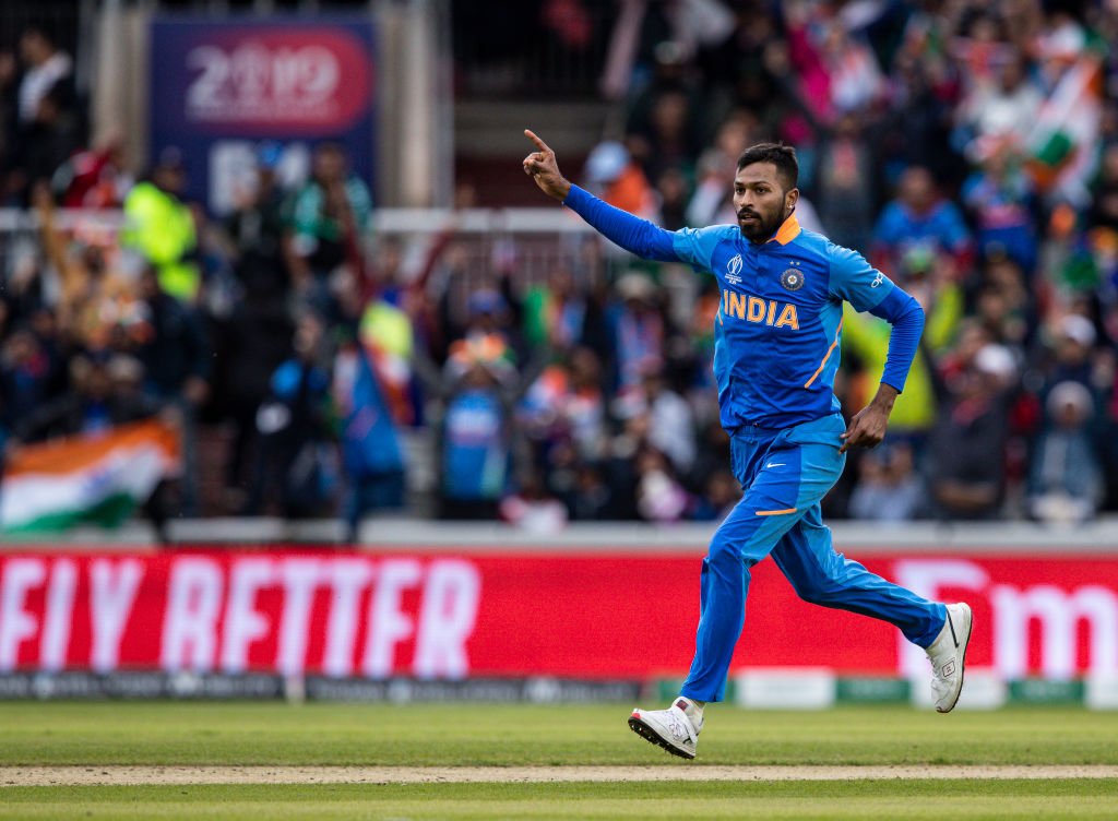 हार्दिक पांड्या भी अगर आज के मैच में एक विकेट चटका लेते हैं तो वो अंतराष्ट्रीय क्रिकेट में 100 विकेट पूरे कर लेंगे.