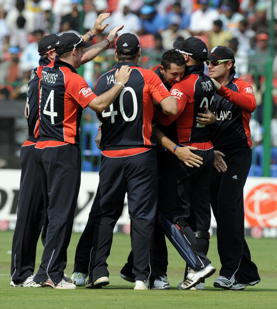 इंग्लैंड के लिए टिम ब्रिस्नेन ने भारत के खिलाफ सर्वाधिक 5 विकेट अपने नाम किए.