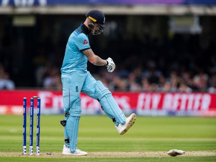 watch world cup 2019 ben stokes kicks his bat after getting clean bowled on starcs delivery WATCH AUSvENG: स्टार्क की शानदार गेंद पर बोल्ड हुए स्टोक्स, गुस्से में बल्ले को मारी 'लात'